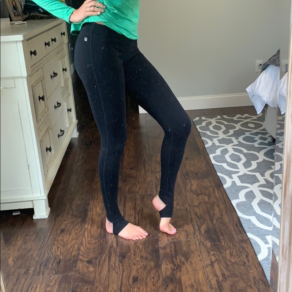 Fabletics Leggings | XXS | Mid-Rise w Heel Cut Out